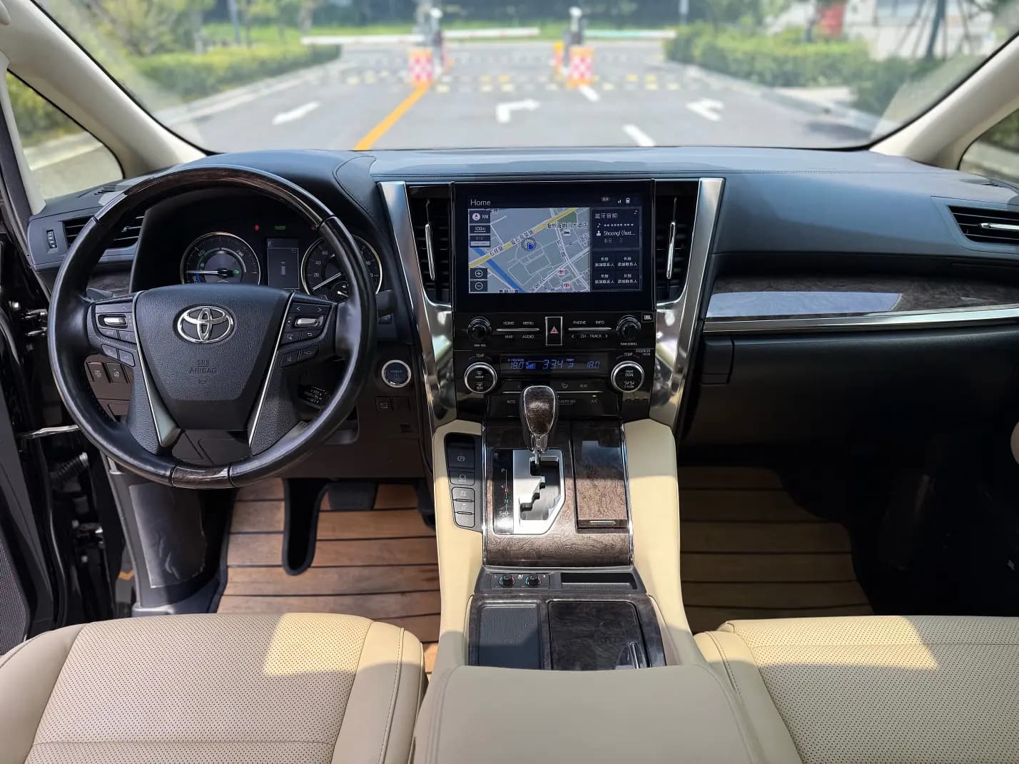 Toyota Crown Wellfire 2022 г. 71087 км. — фото 11