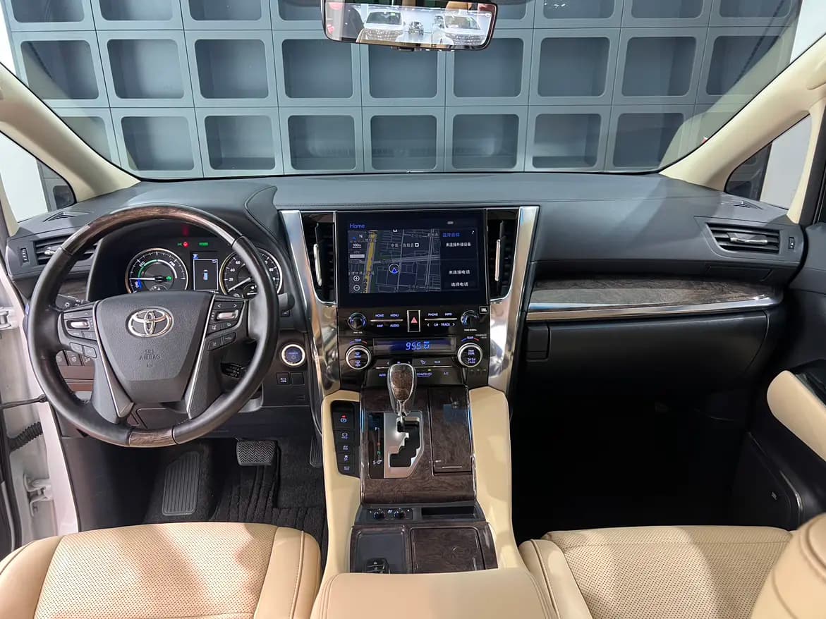 Toyota Crown Wellfire 2022 г. 70088 км. — фото 15