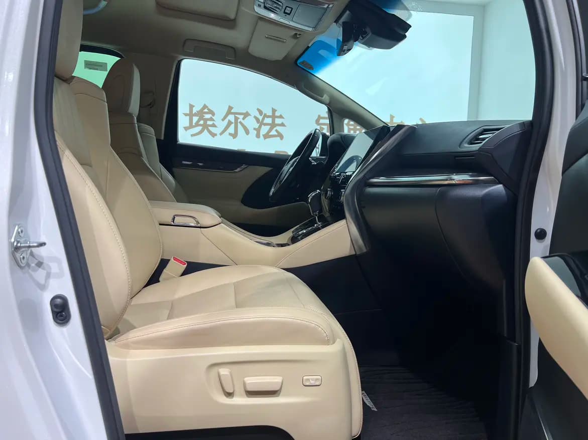 Toyota Crown Wellfire 2022 г. 70088 км. — фото 28
