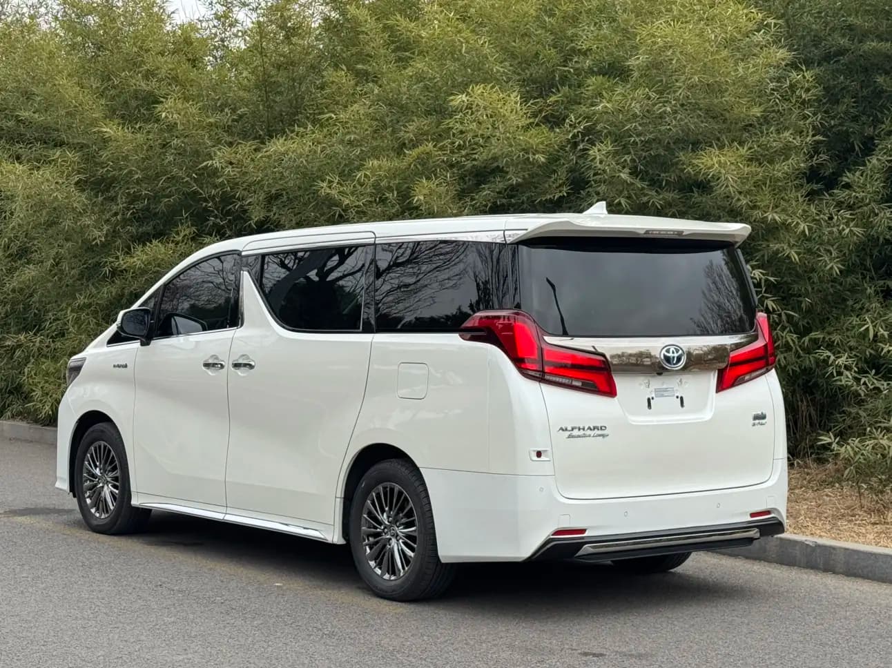 Toyota Alphard 2023 г. 47035 км. — фото 4
