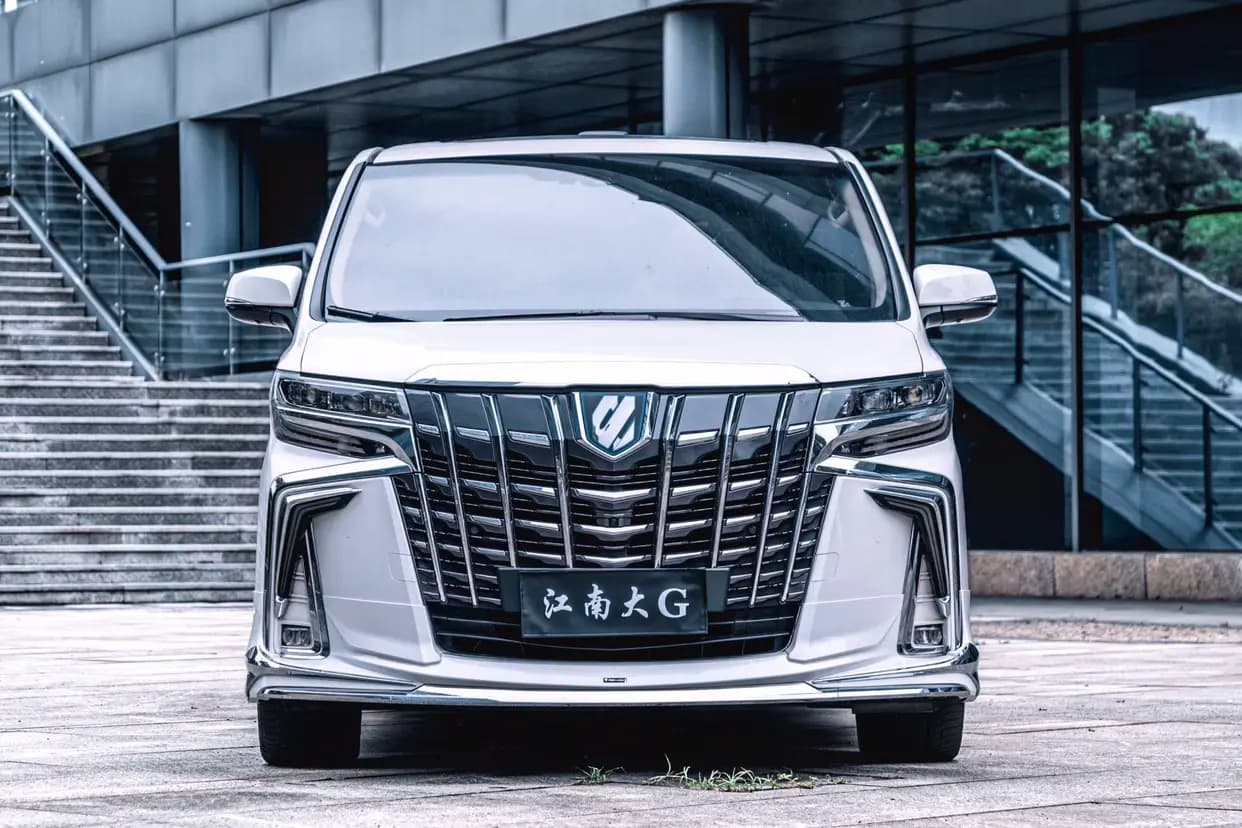 Toyota Alphard 2022 г. 43036 км. — фото 2