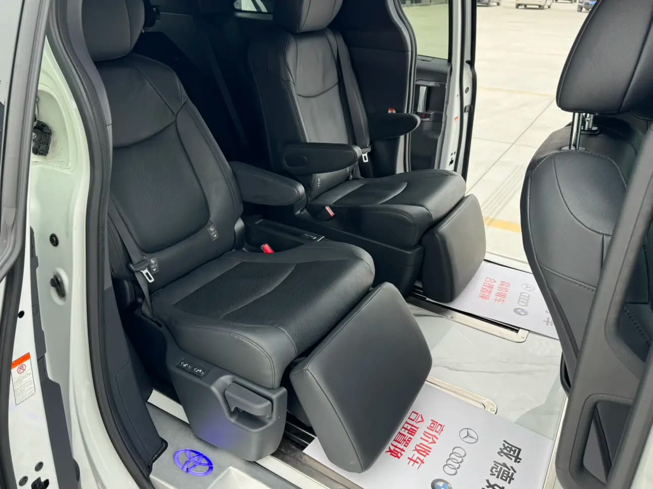 Toyota Granvia 2023 г. 50088 км. — фото 11