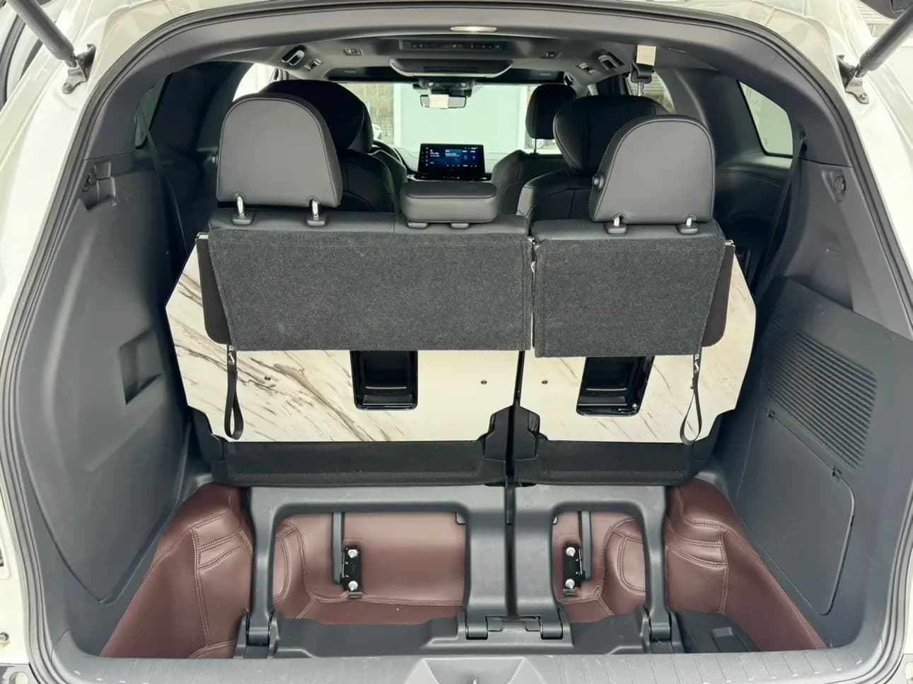 Toyota Granvia 2023 г. 50088 км. — фото 14