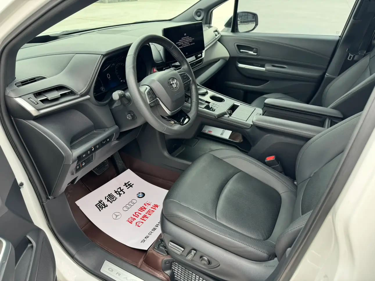 Toyota Granvia 2023 г. 50088 км. — фото 10