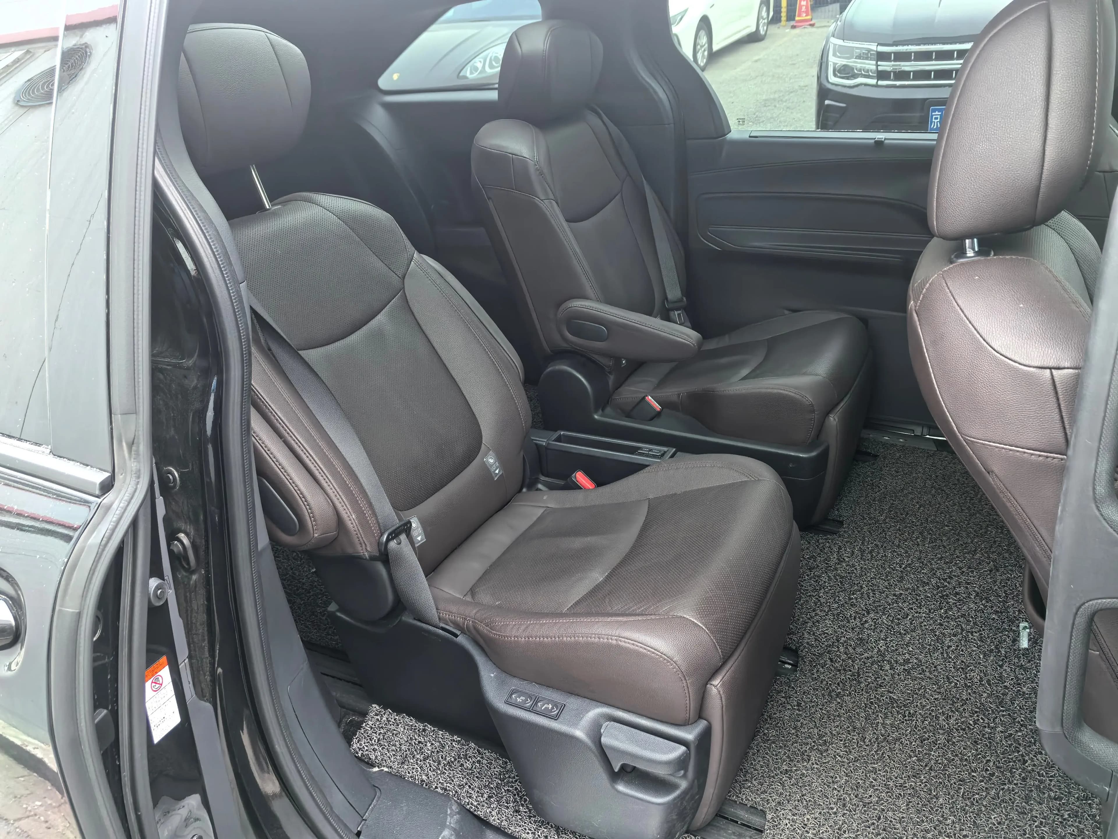 Toyota Granvia 2024 г. 62189 км. — фото 17