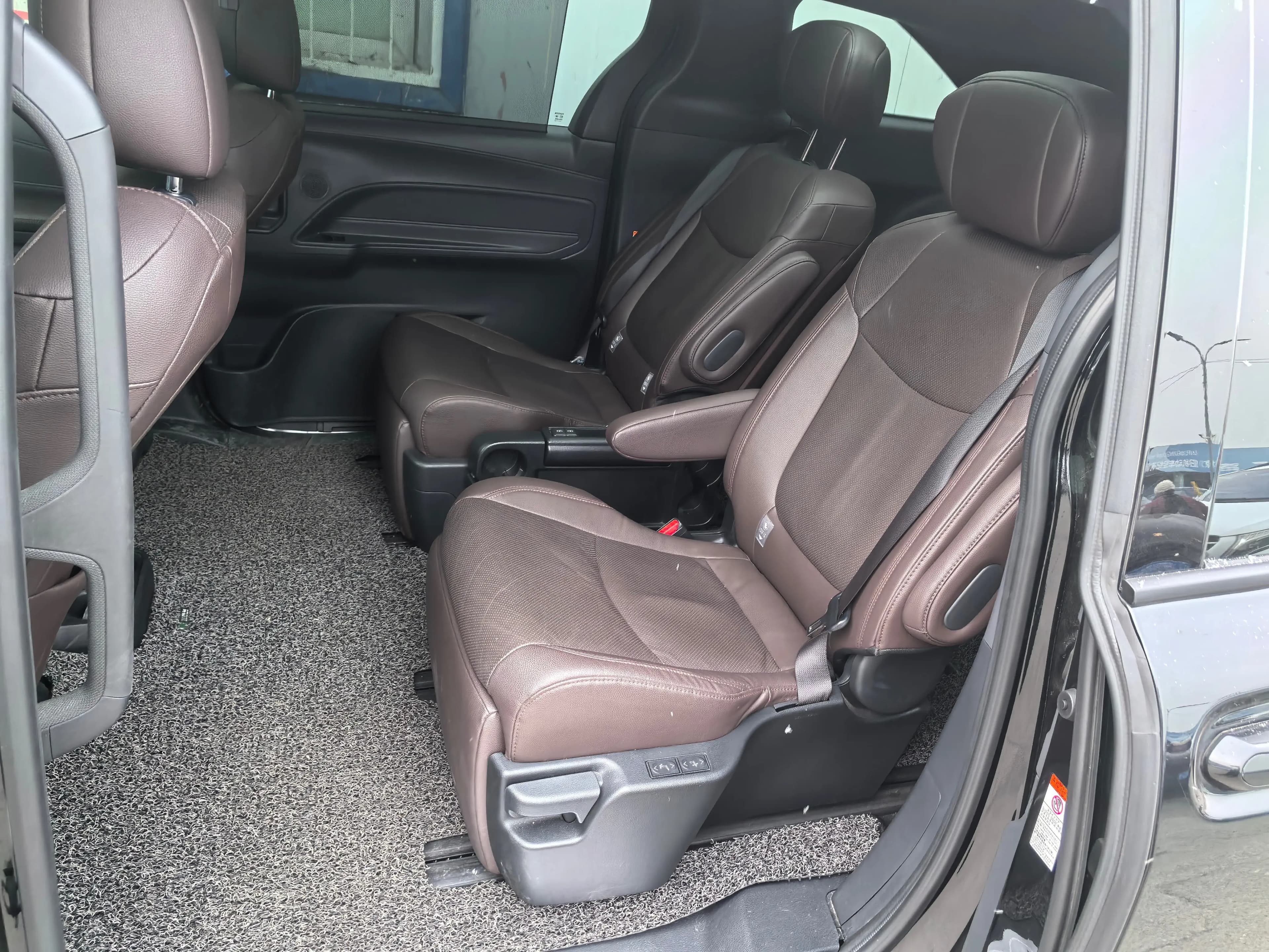 Toyota Granvia 2024 г. 62189 км. — фото 19