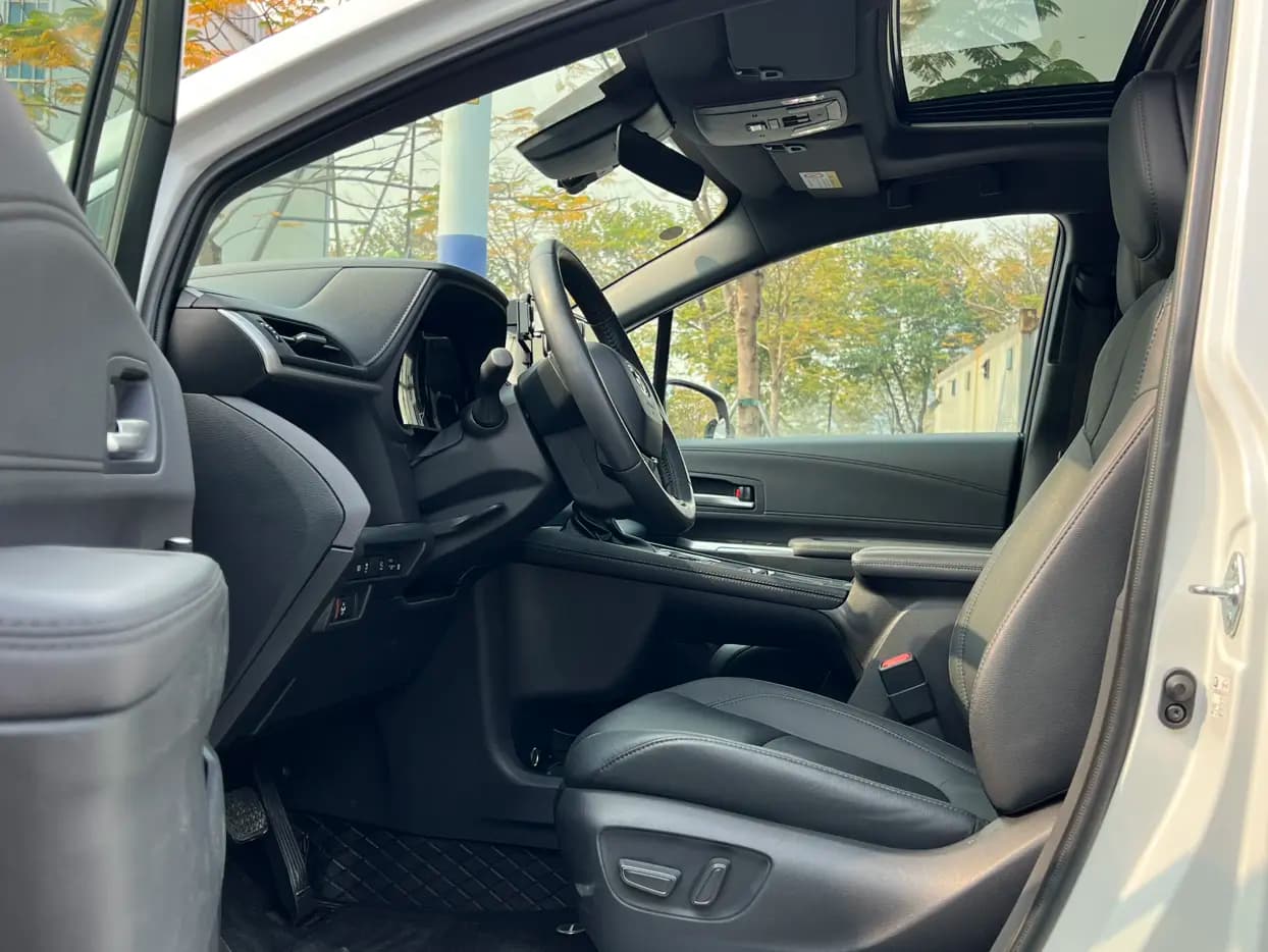 Toyota Sienna 2024 г. 40010 км. — фото 6