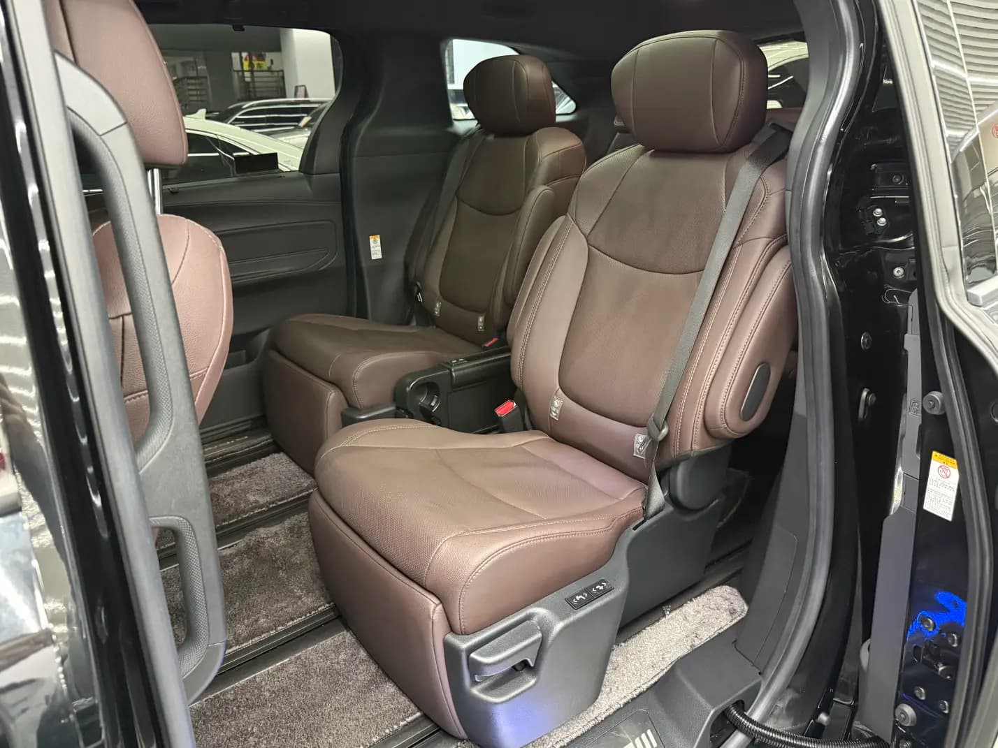 Toyota Sienna 2023 г. 100008 км. — фото 3