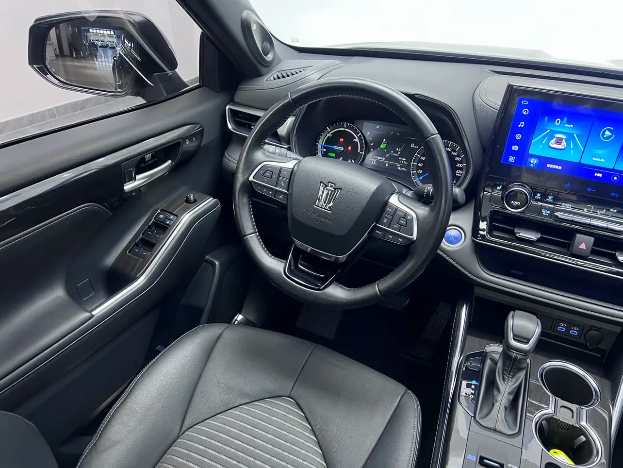 Toyota Crown Kluger 2021 г. 98122 км. — фото 12
