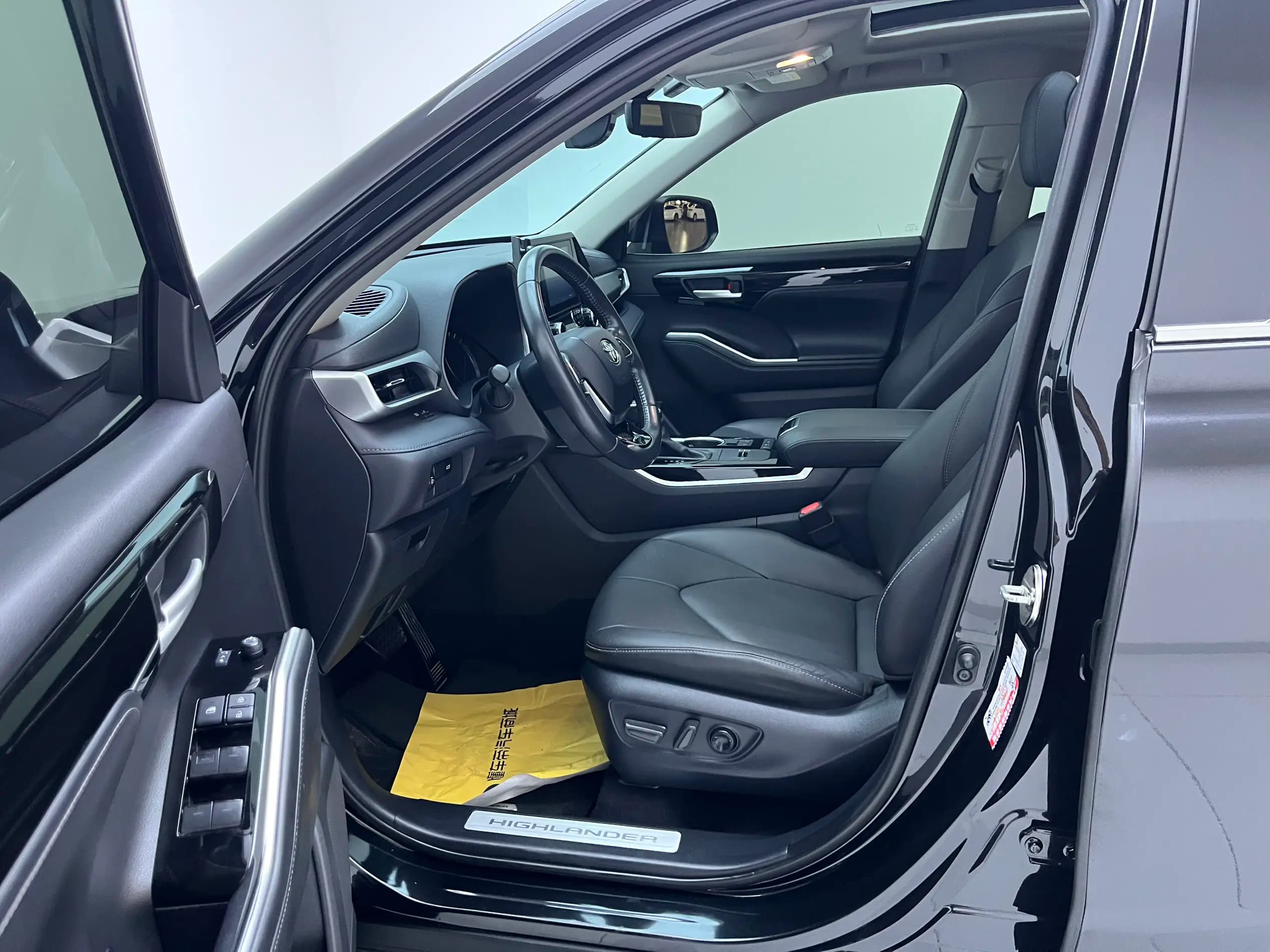 Toyota Highlander 2023 г. 52815 км. — фото 12