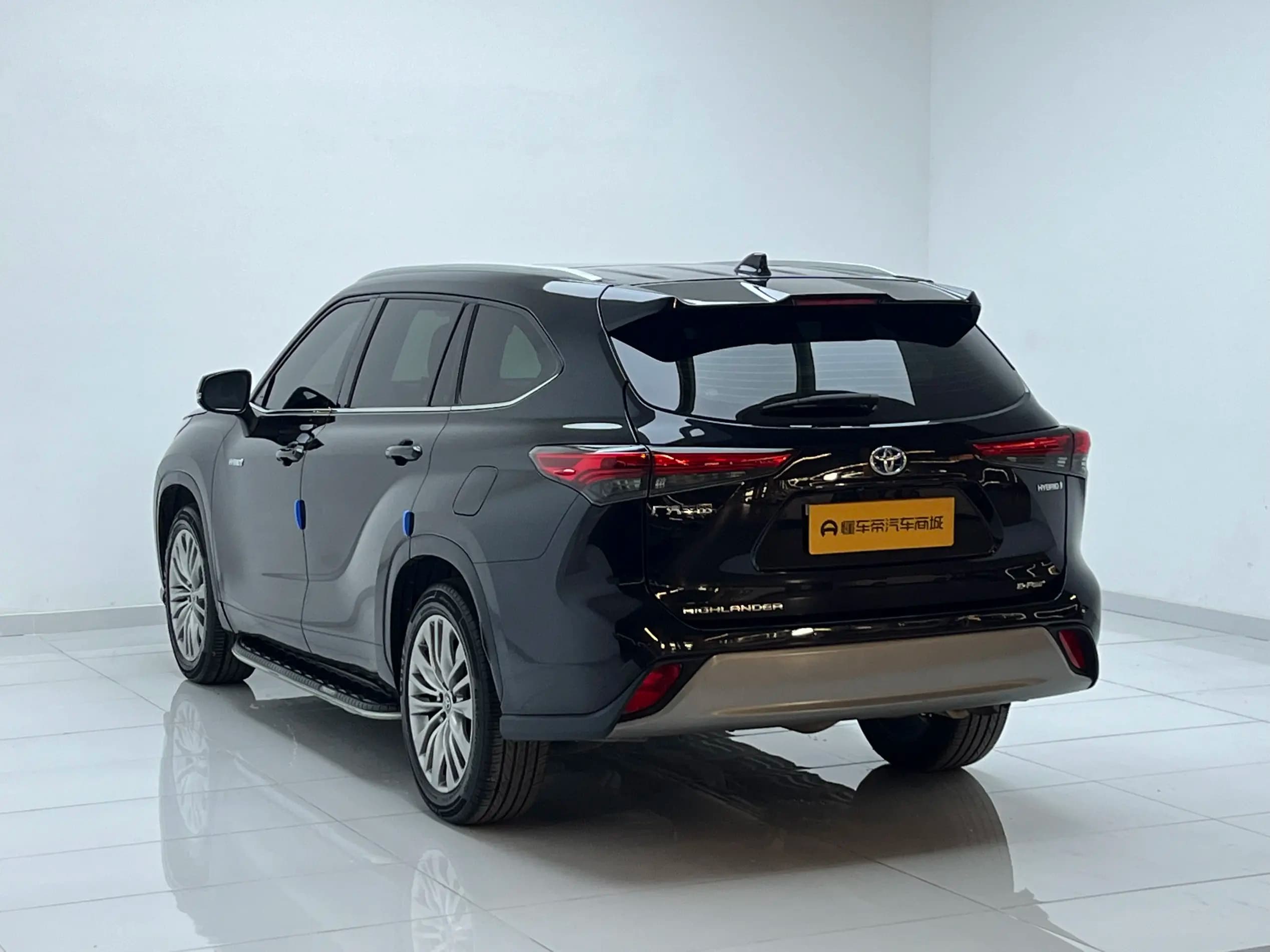 Toyota Highlander 2023 г. 52815 км. — фото 4