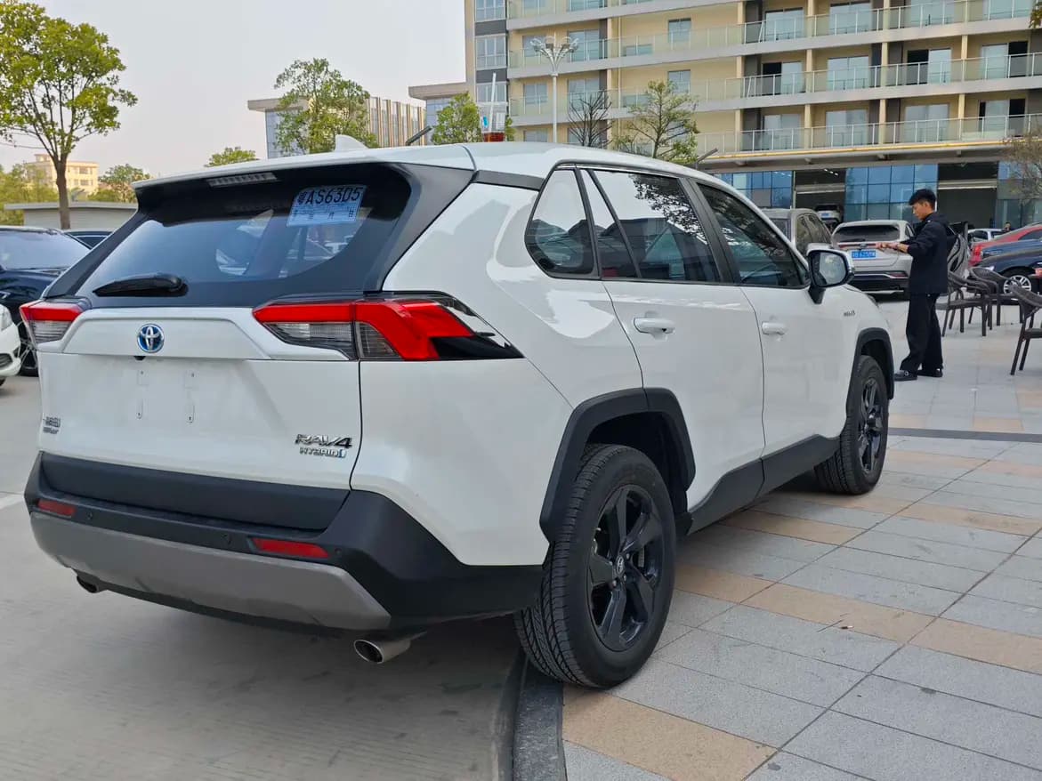 Toyota RAV4 2022 г. 47924 км. — фото 3