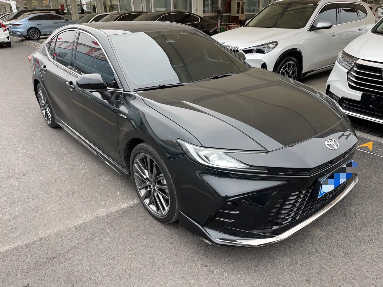 Toyota Camry 2025 г. 32000 км. — фото 2