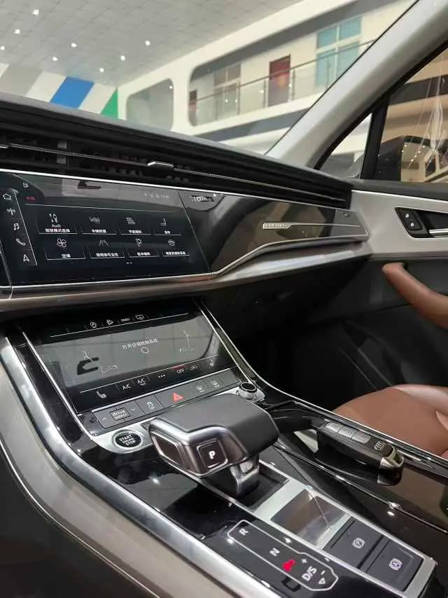 Audi Q7 2023 г. 86049 км. — фото 4