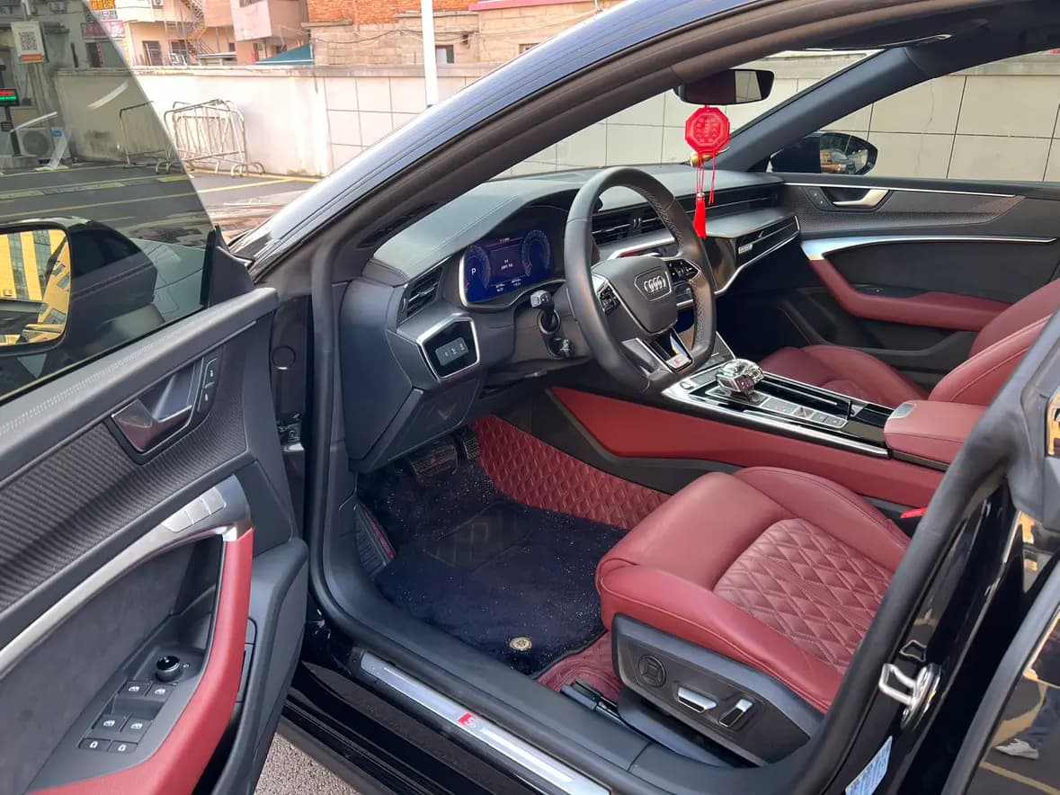 Audi A7L 2023 г. 30093 км. — фото 11
