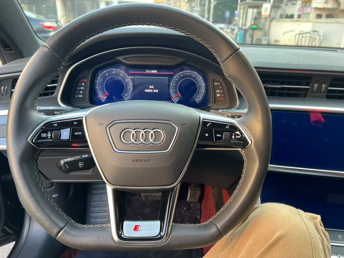 Audi A7L 2023 г. 30093 км. — фото 9