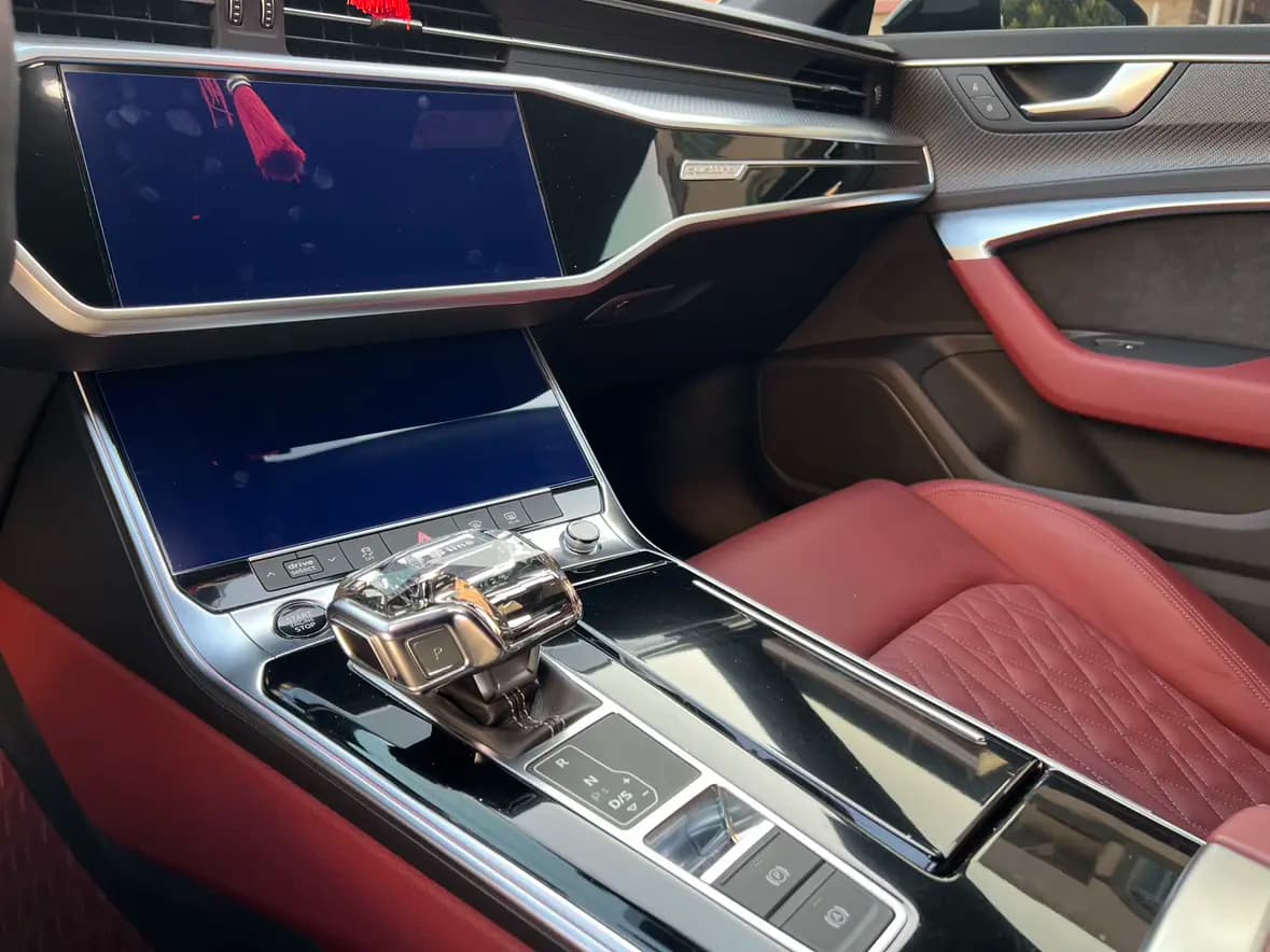 Audi A7L 2023 г. 30093 км. — фото 10