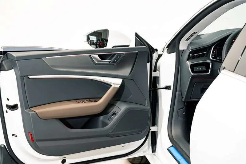 Audi A7L 2023 г. 15291 км. — фото 17