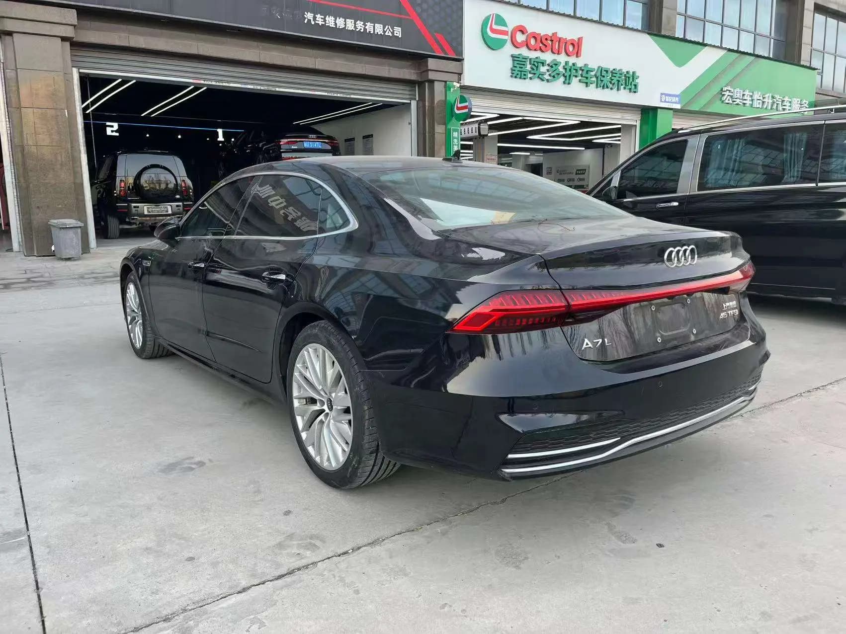 Audi A7L 2023 г. 48090 км. — фото 2