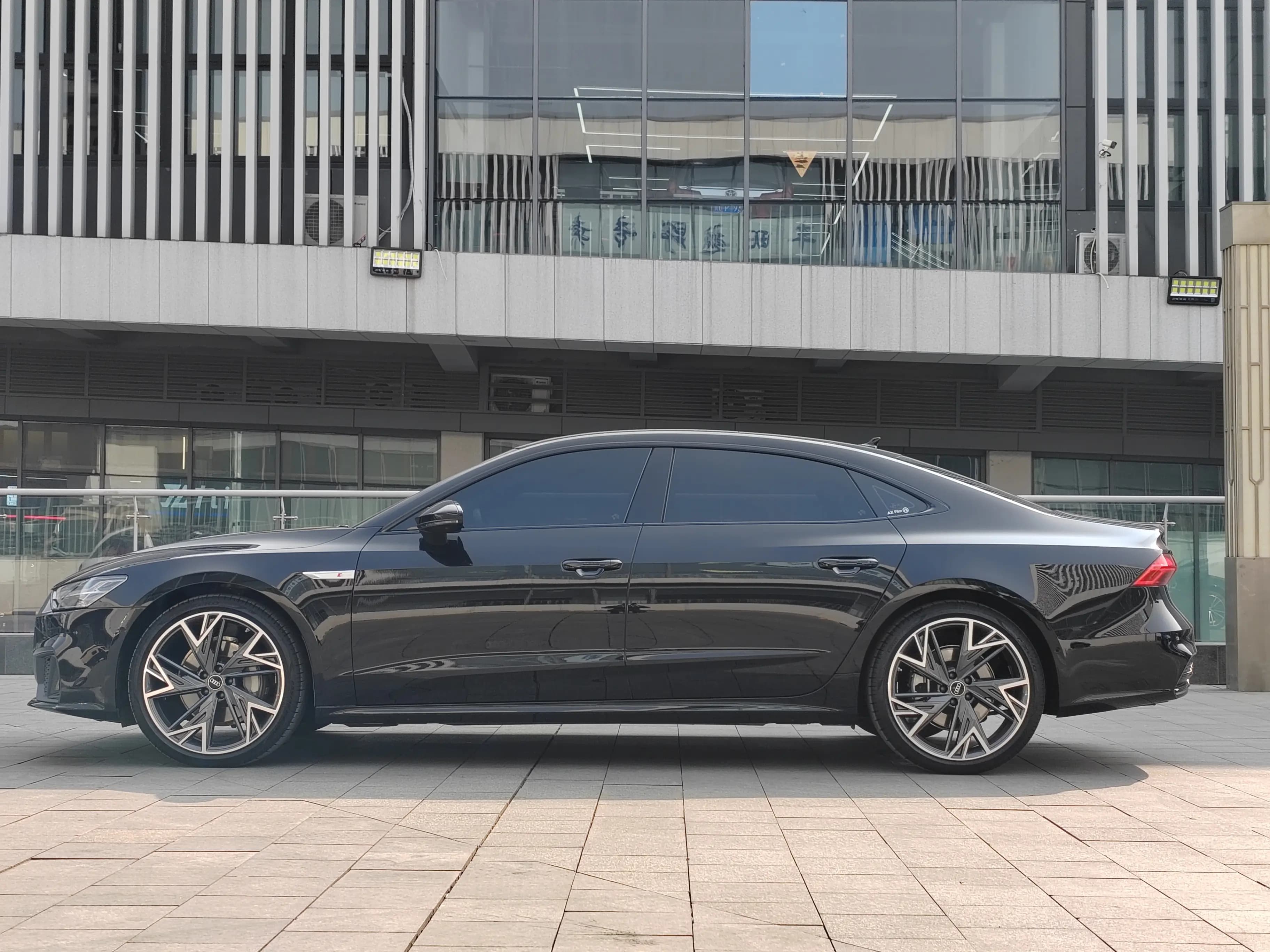 Audi A7L 2024 г. 25088 км. — фото 4
