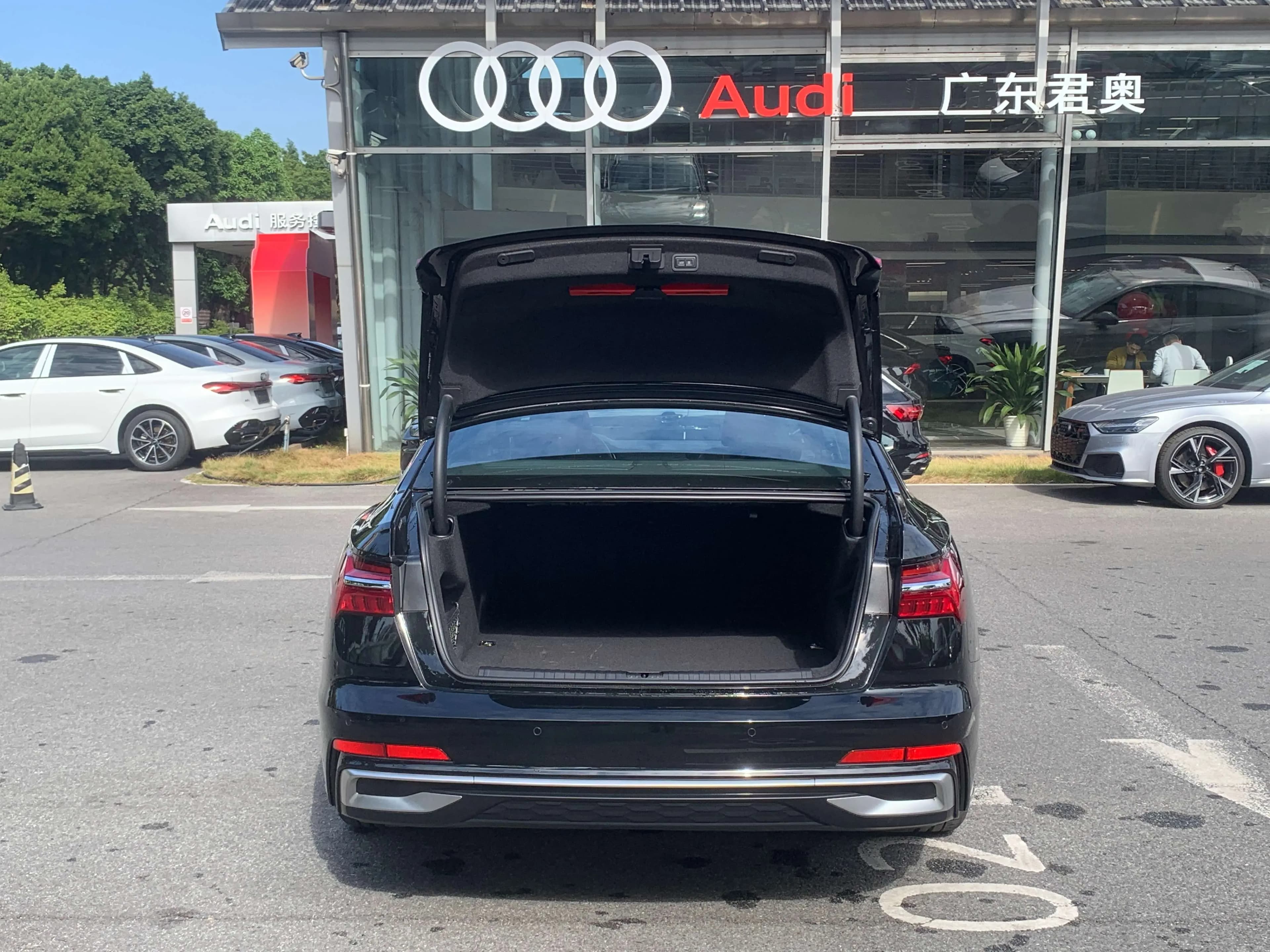 Audi A6L 2024 г. 4000 км. — фото 14