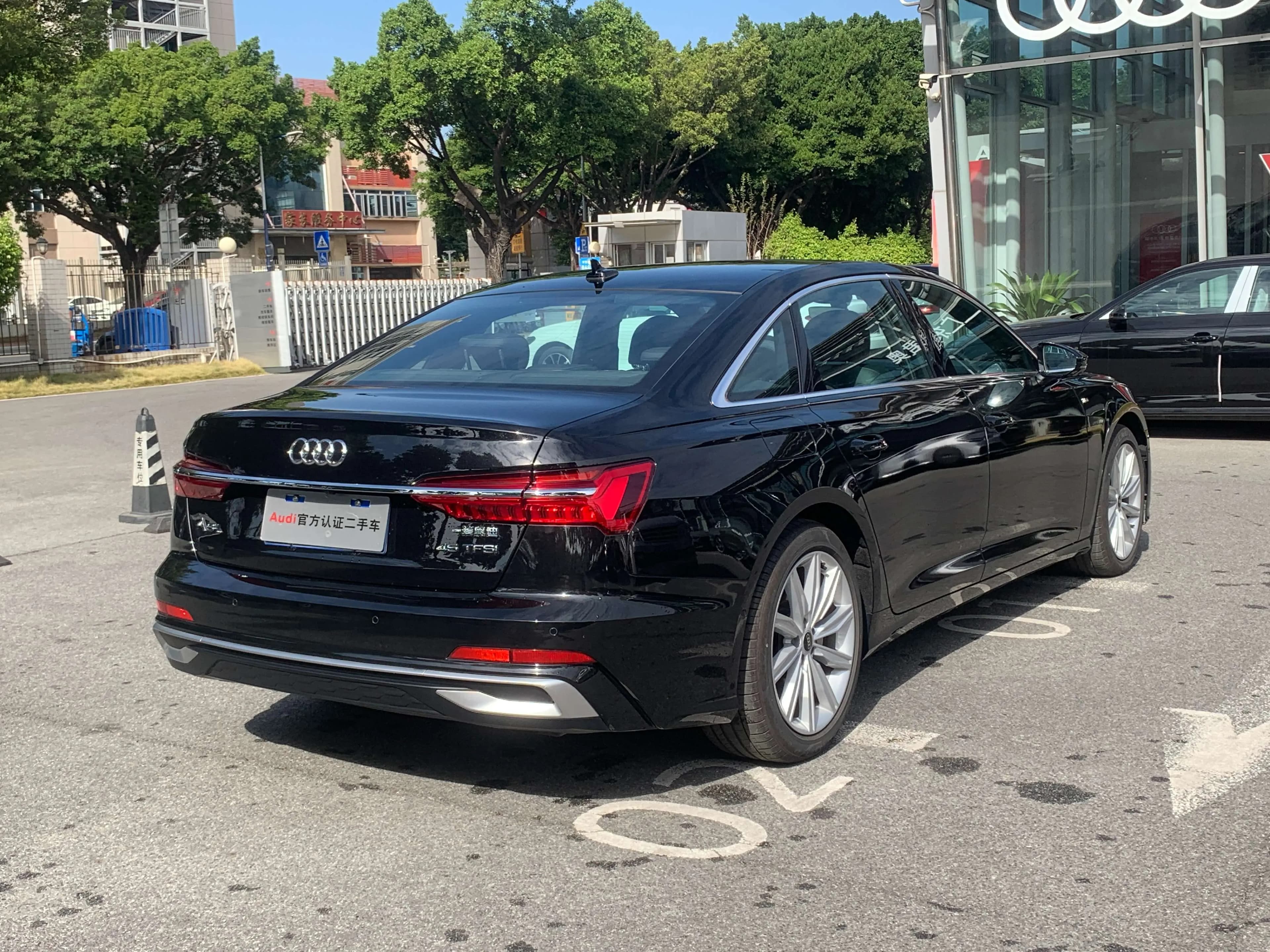 Audi A6L 2024 г. 4000 км. — фото 5
