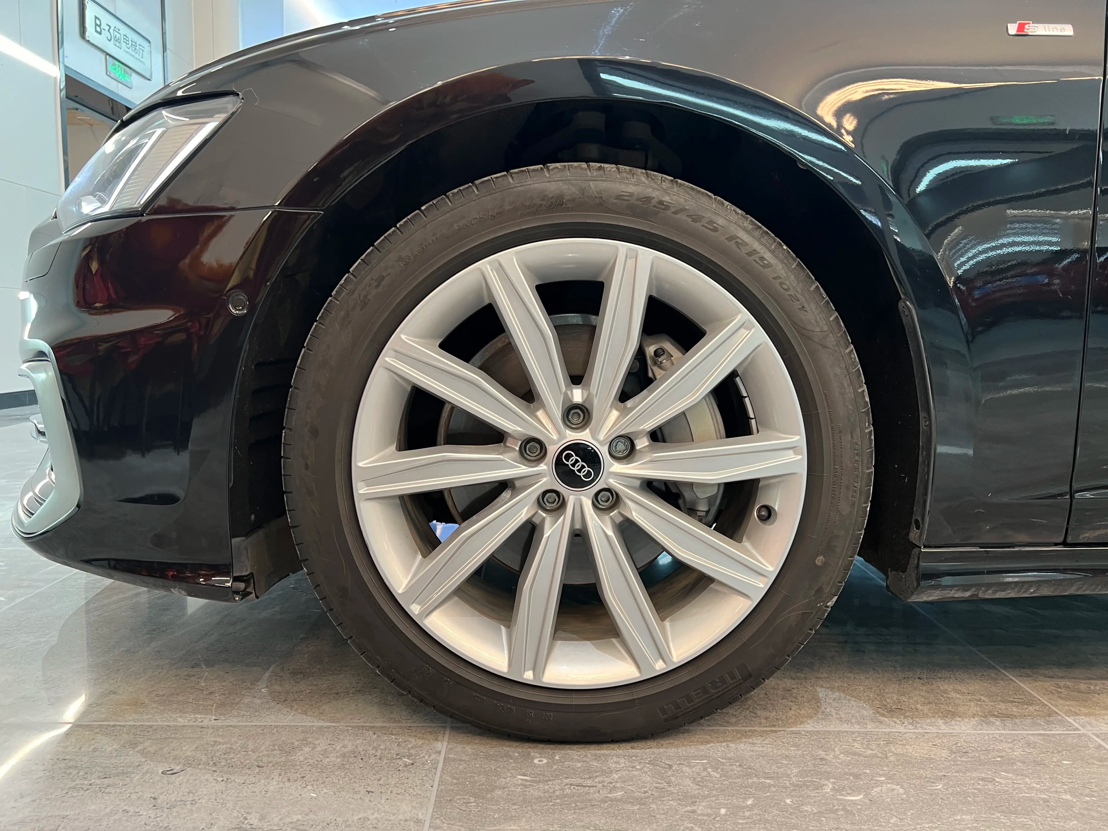 Audi A6L 2024 г. 14000 км. — фото 10