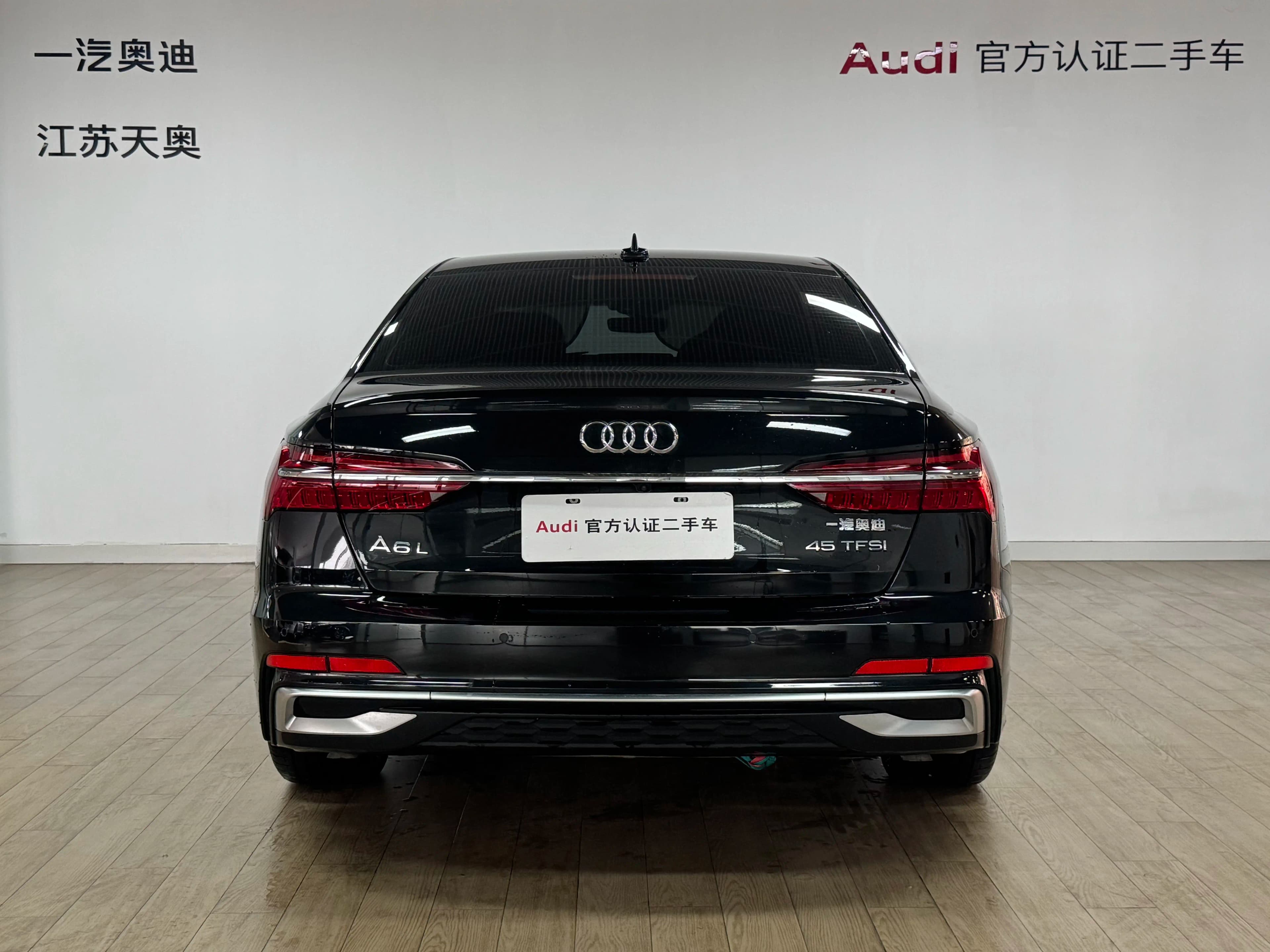 Audi A6L 2025 г. 8000 км. — фото 2