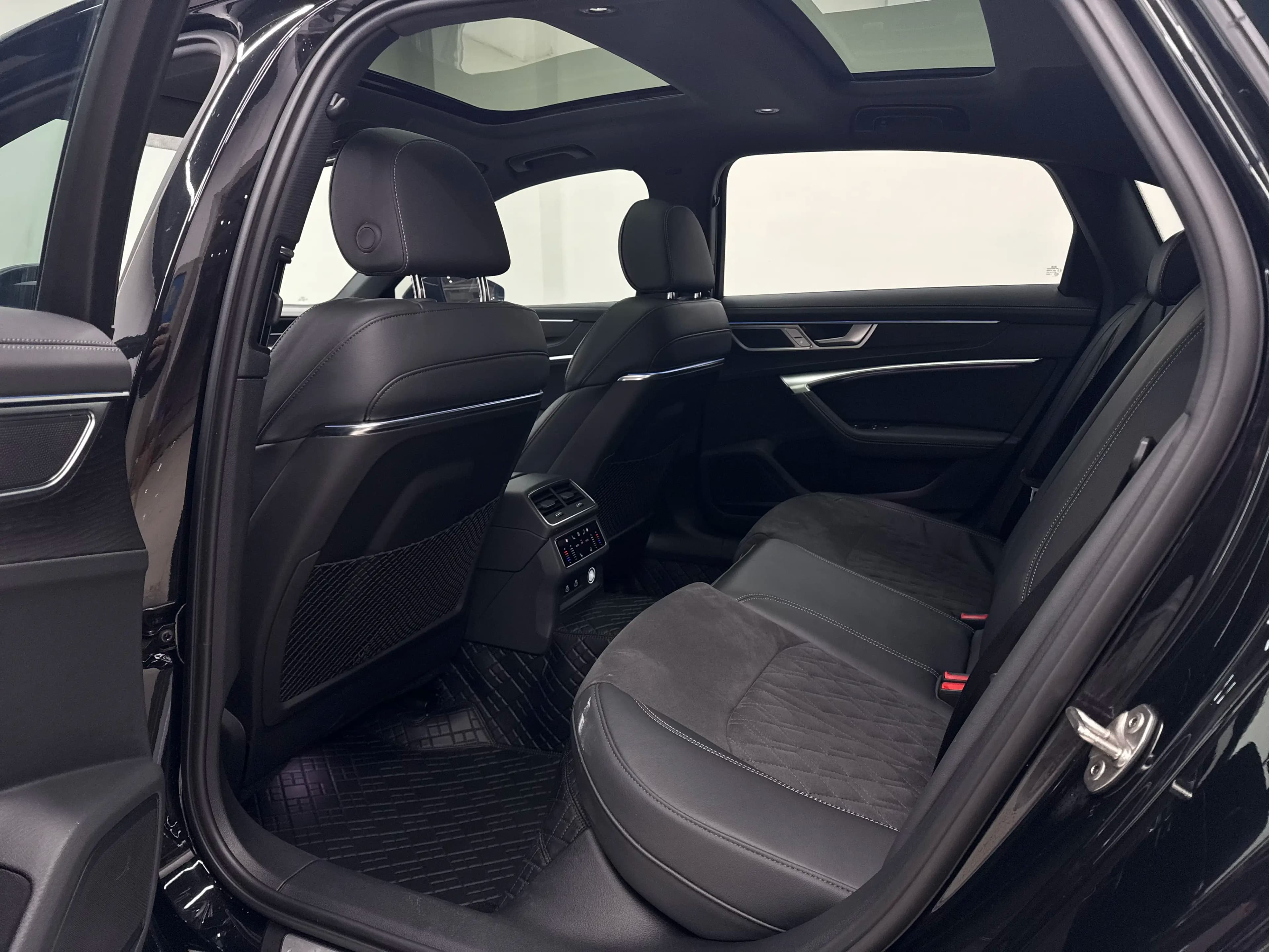 Audi A6L 2024 г. 10089 км. — фото 22