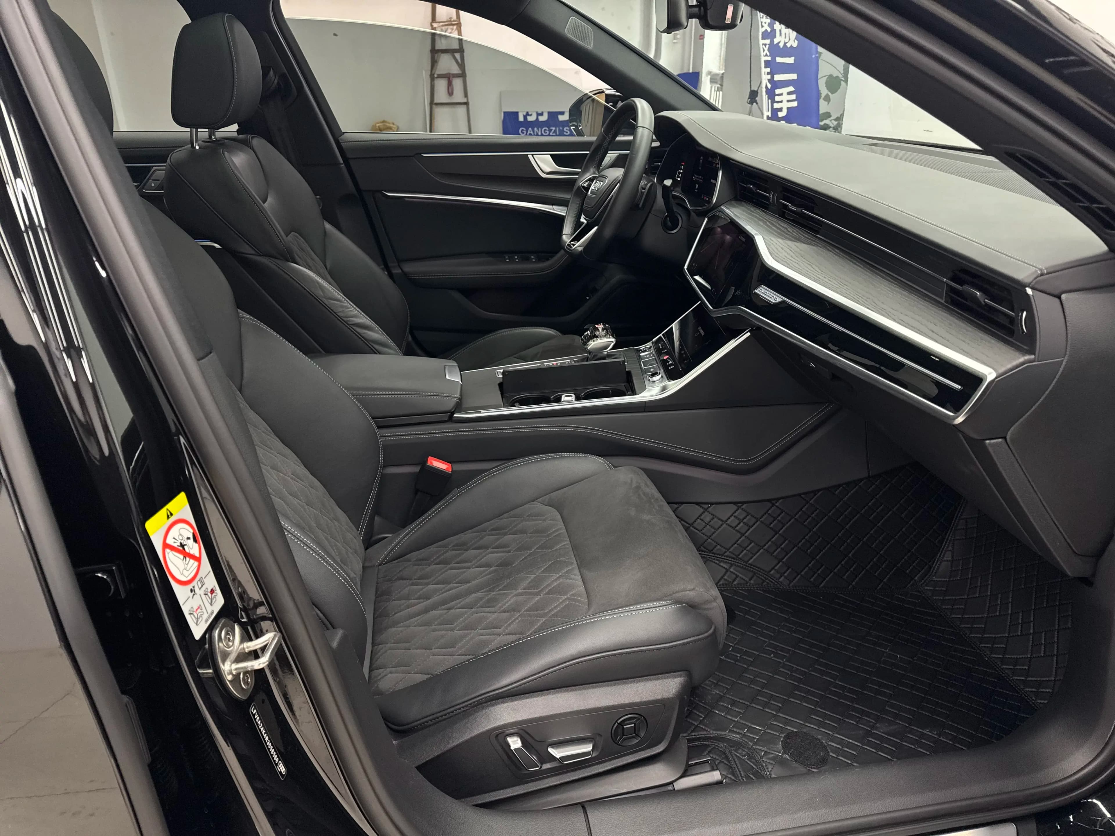 Audi A6L 2024 г. 10089 км. — фото 8