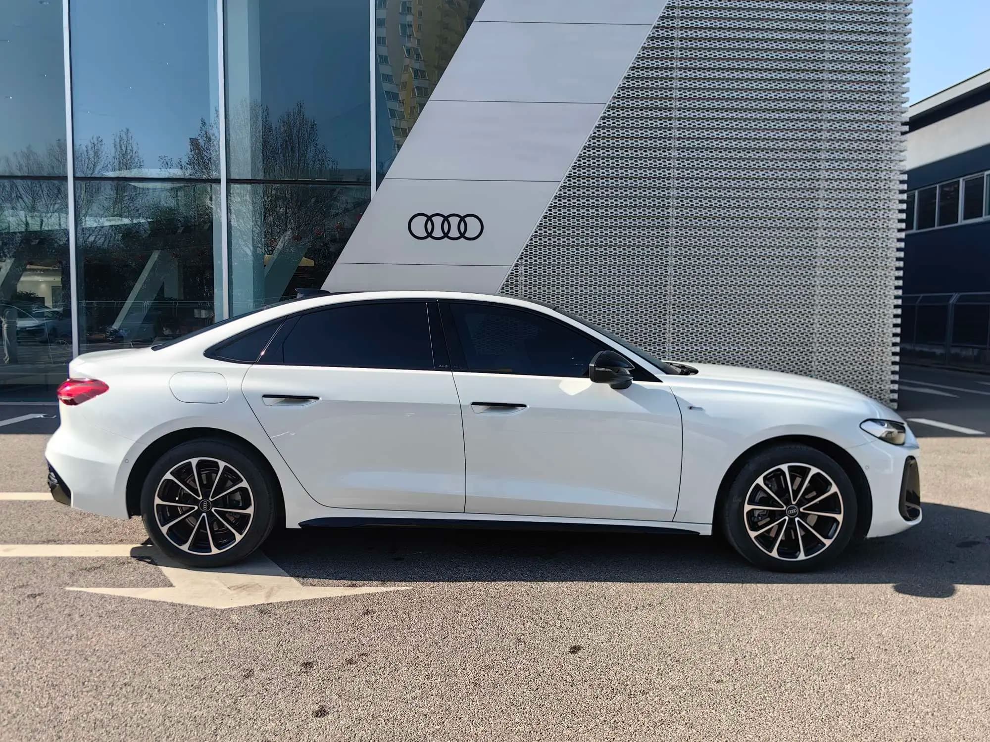 Audi A5L 2025 г. 2440 км. — фото 5