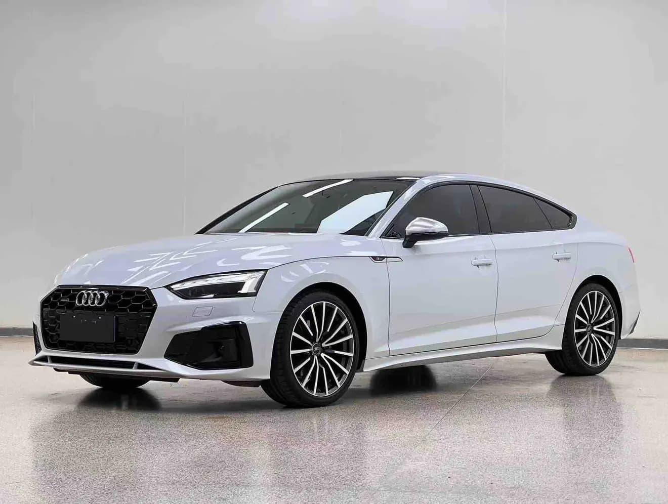 Audi A5 2024 г. 7117 км.