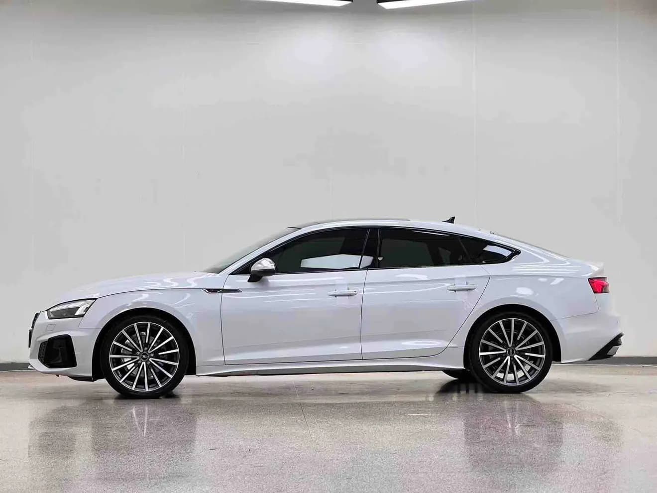 Audi A5 2024 г. 7117 км. — фото 4