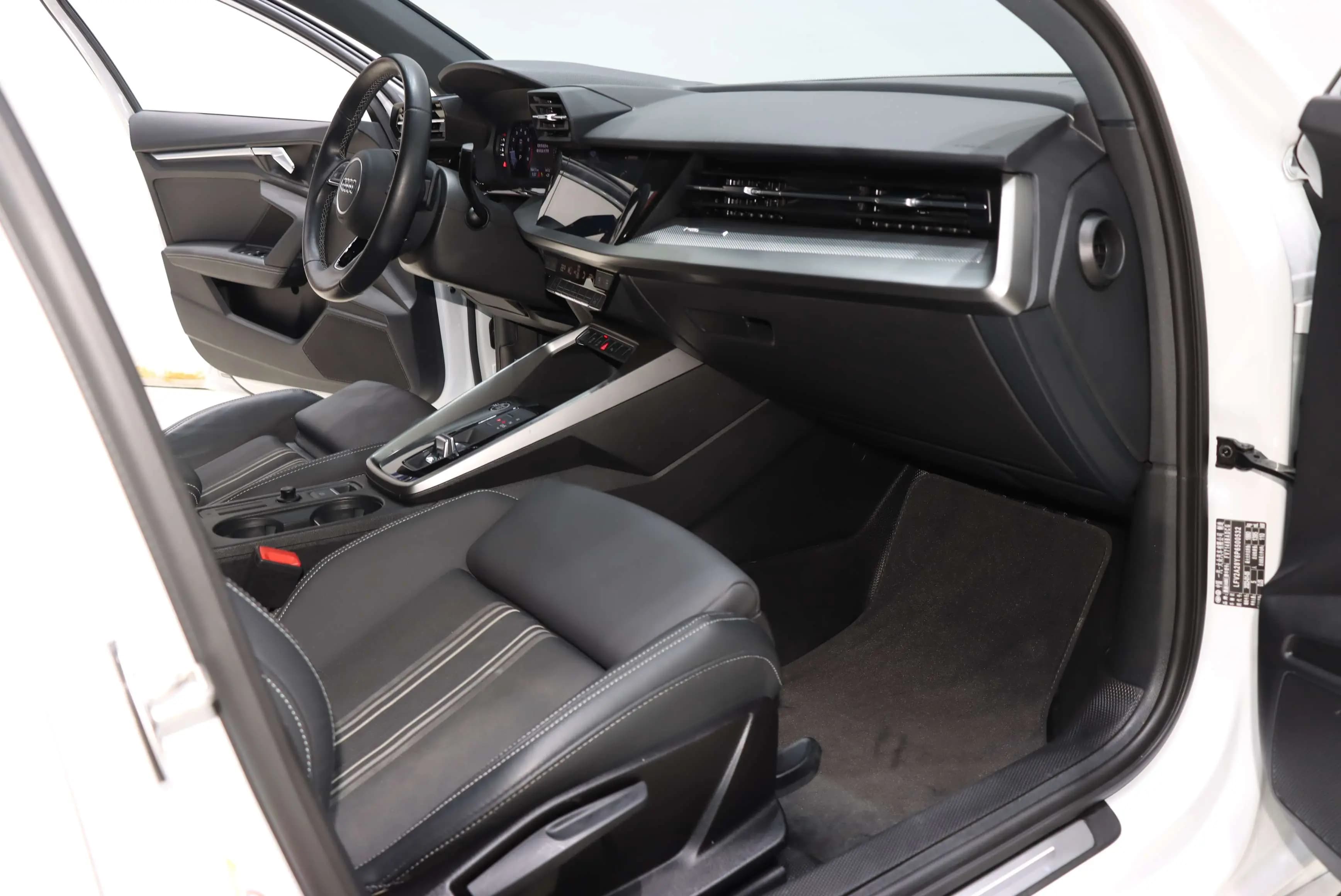 Audi A3 2023 г. 56135 км. — фото 9