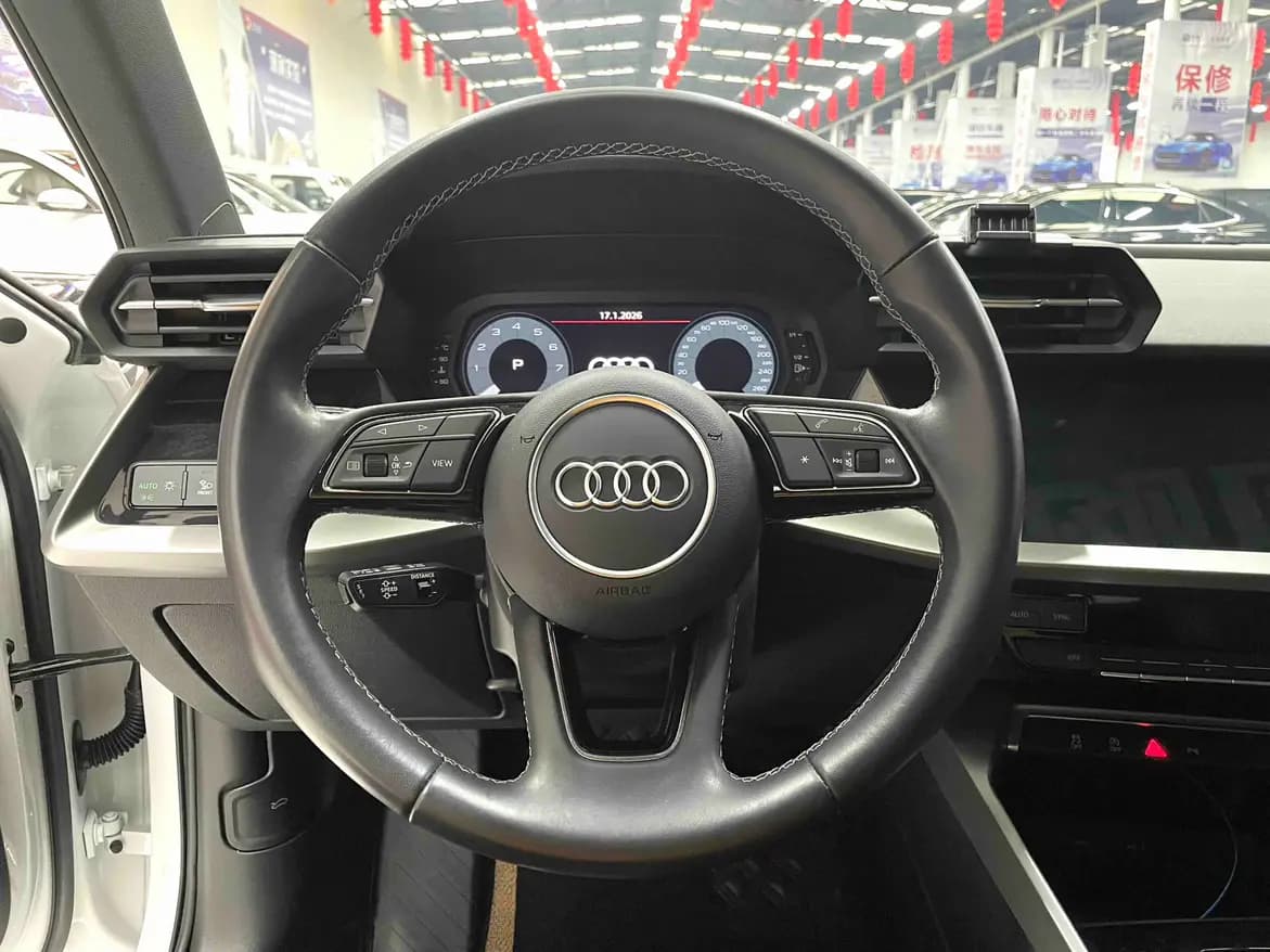 Audi A3 2023 г. 33036 км. — фото 12