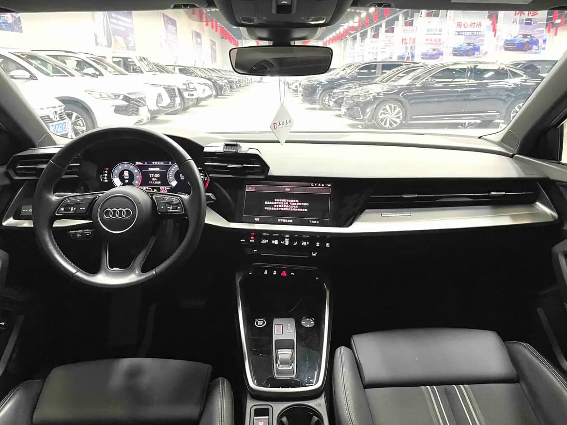 Audi A3 2023 г. 33036 км. — фото 10