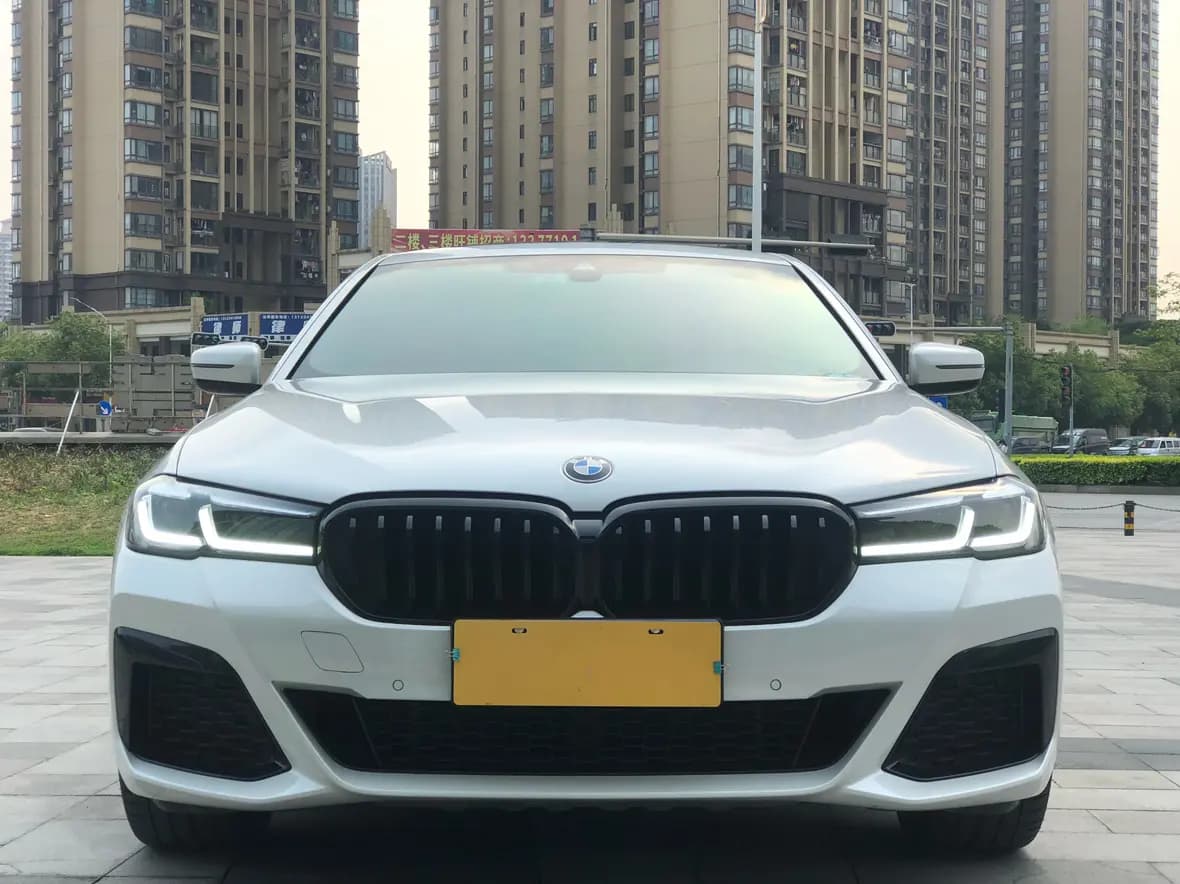 BMW 5 Series 2022 г. 86029 км. — фото 2