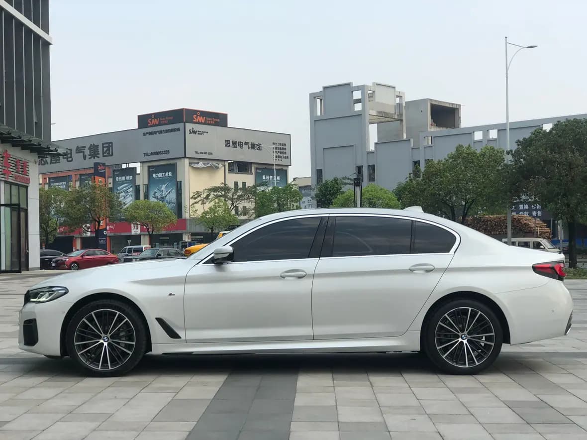 BMW 5 Series 2022 г. 86029 км. — фото 4