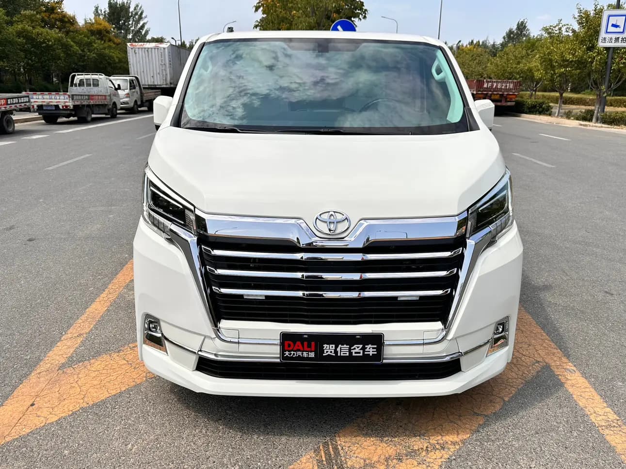 Toyota HiAce 2024 г. 10542 км. — фото 2