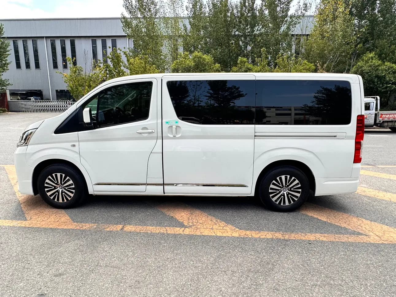 Toyota HiAce 2024 г. 10542 км. — фото 4