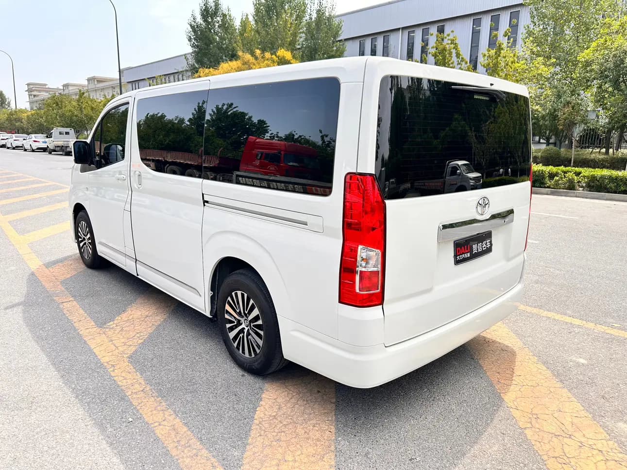 Toyota HiAce 2024 г. 10542 км. — фото 5