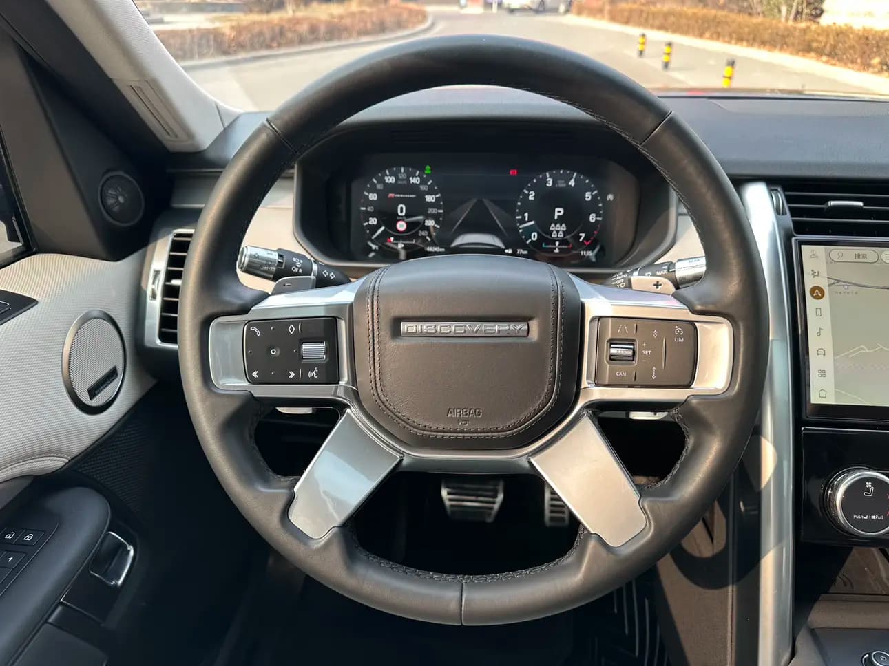 Land Rover Discovery 2021 г. 68091 км. — фото 23