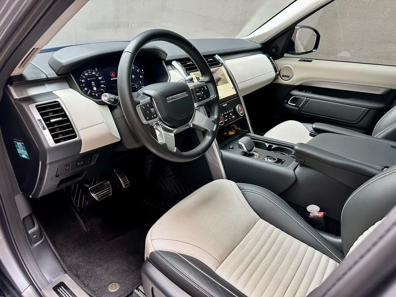 Land Rover Discovery 2021 г. 68091 км. — фото 26