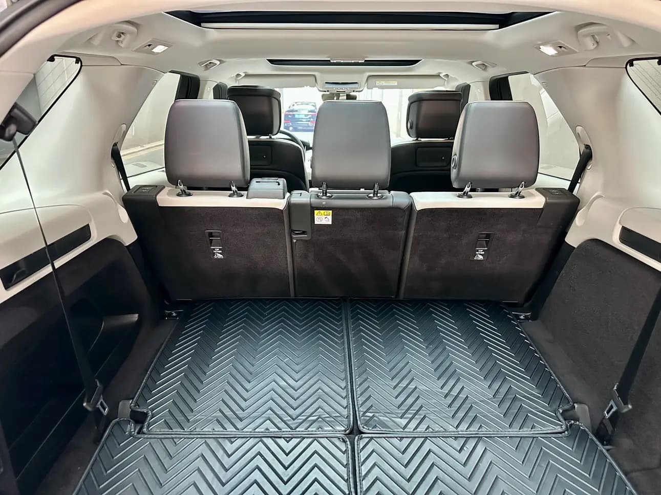 Land Rover Discovery 2021 г. 68091 км. — фото 32