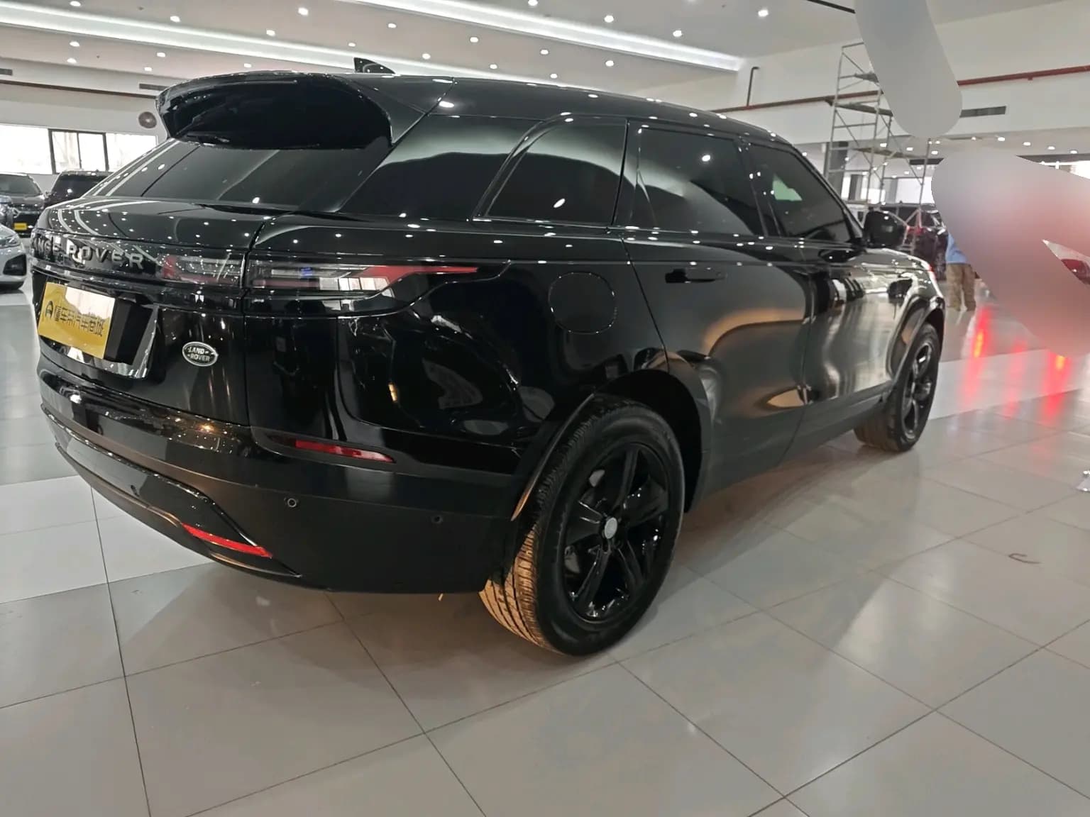Land Rover Range Rover Velar 2024 г. 31209 км. — фото 4