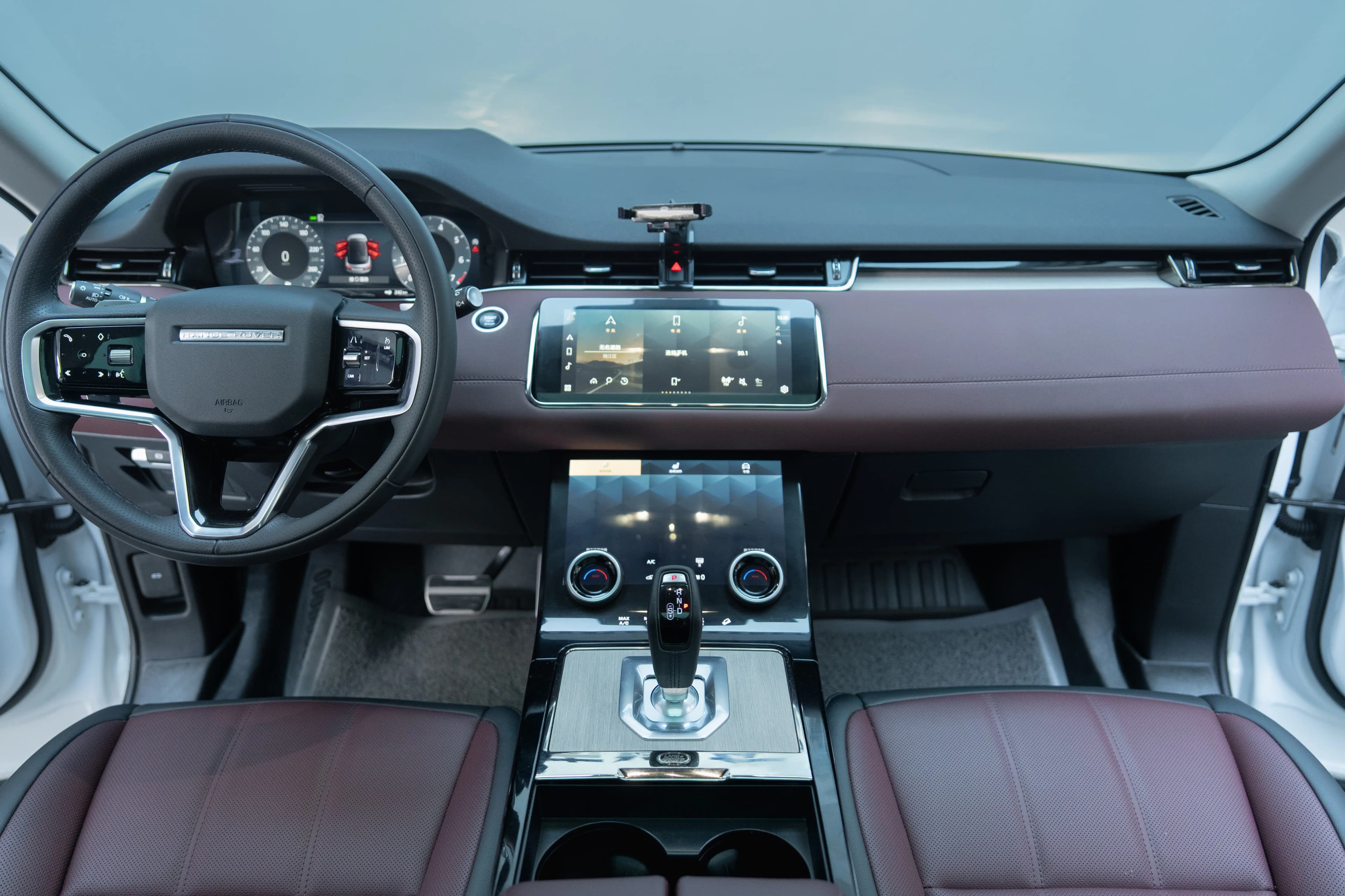 Land Rover Range Rover Evoque 2023 г. 41072 км. — фото 9