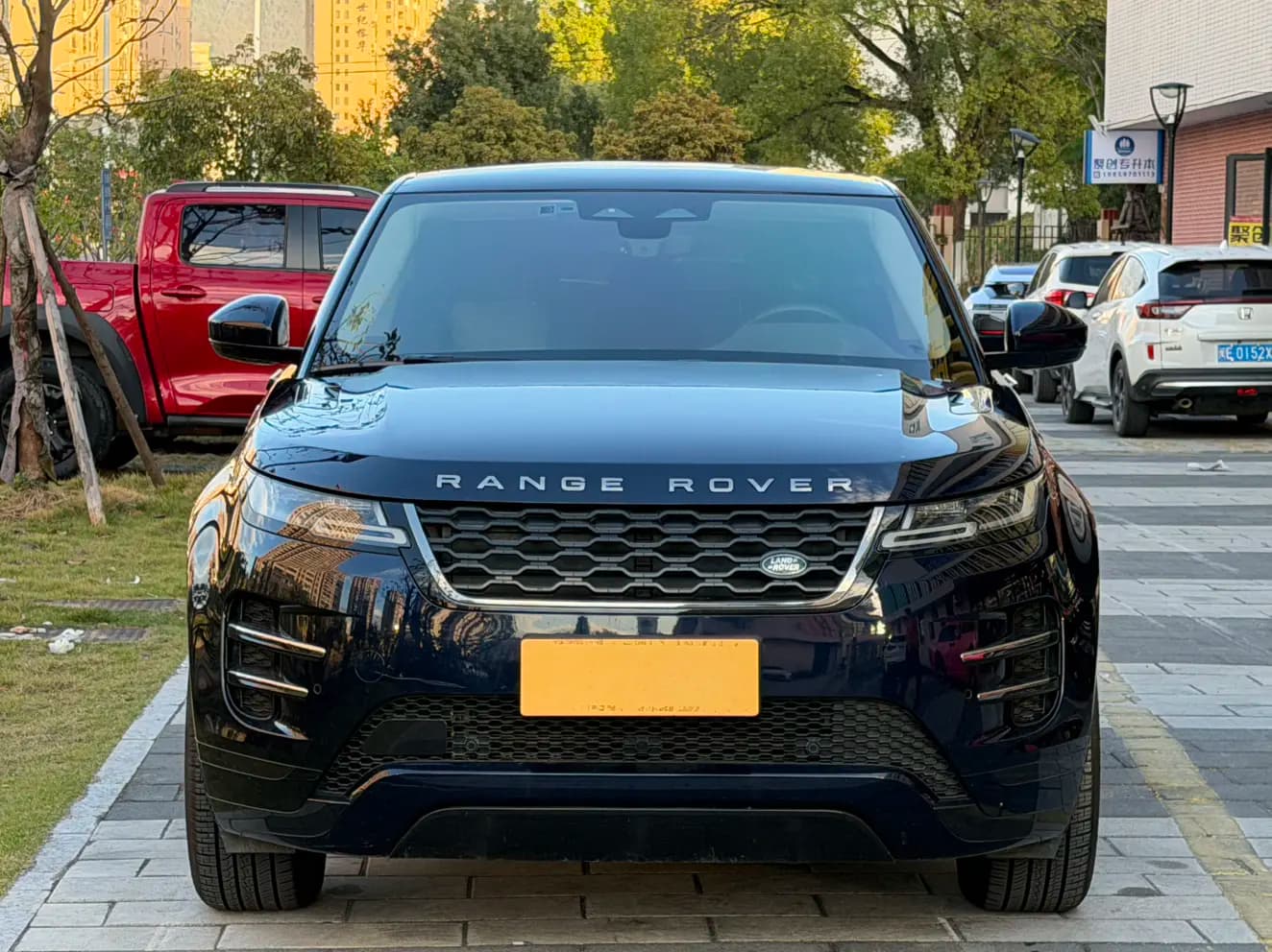 Land Rover Range Rover Evoque 2022 г. 60073 км. — фото 2
