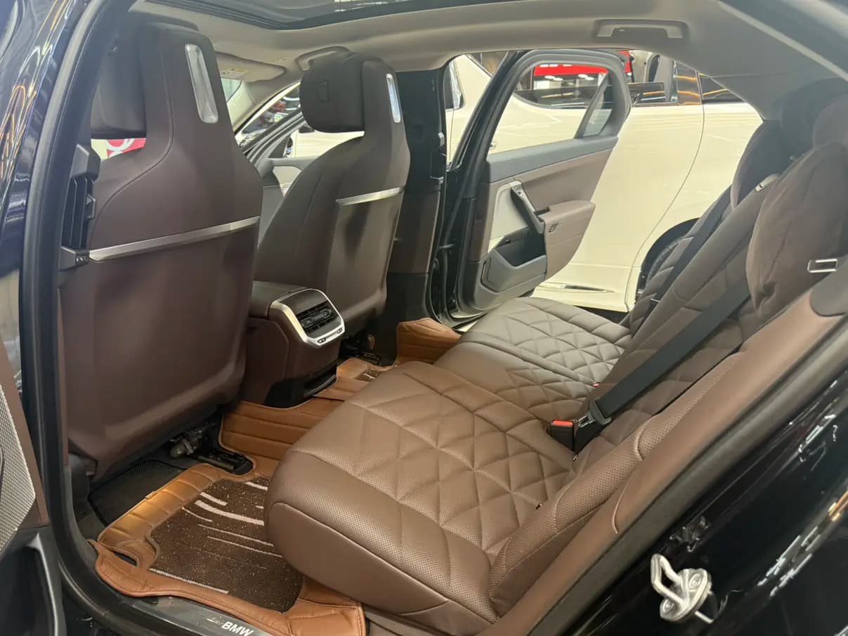 BMW 7 Series 2023 г. 38089 км. — фото 14