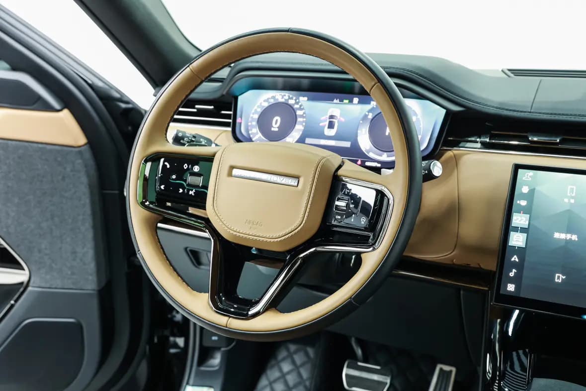 Land Rover Range Rover Sport 2024 г. 28569 км. — фото 16