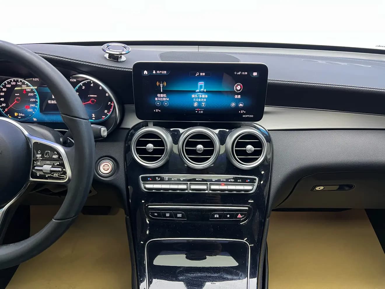 Mercedes-Benz GLC 2021 г. 53077 км. — фото 19